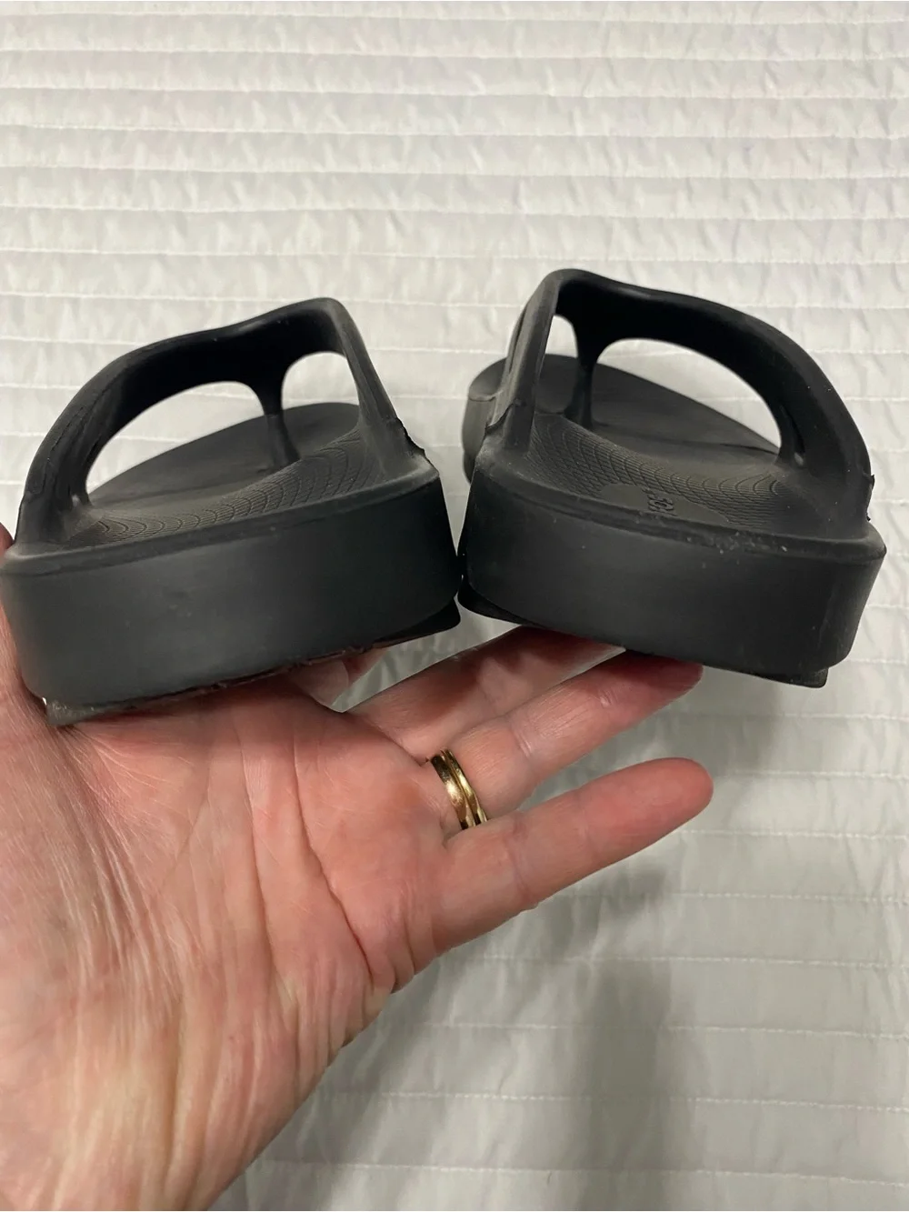 OOFOS OORIGINAL Black Recovery Thong Sandals Men’s Size 10